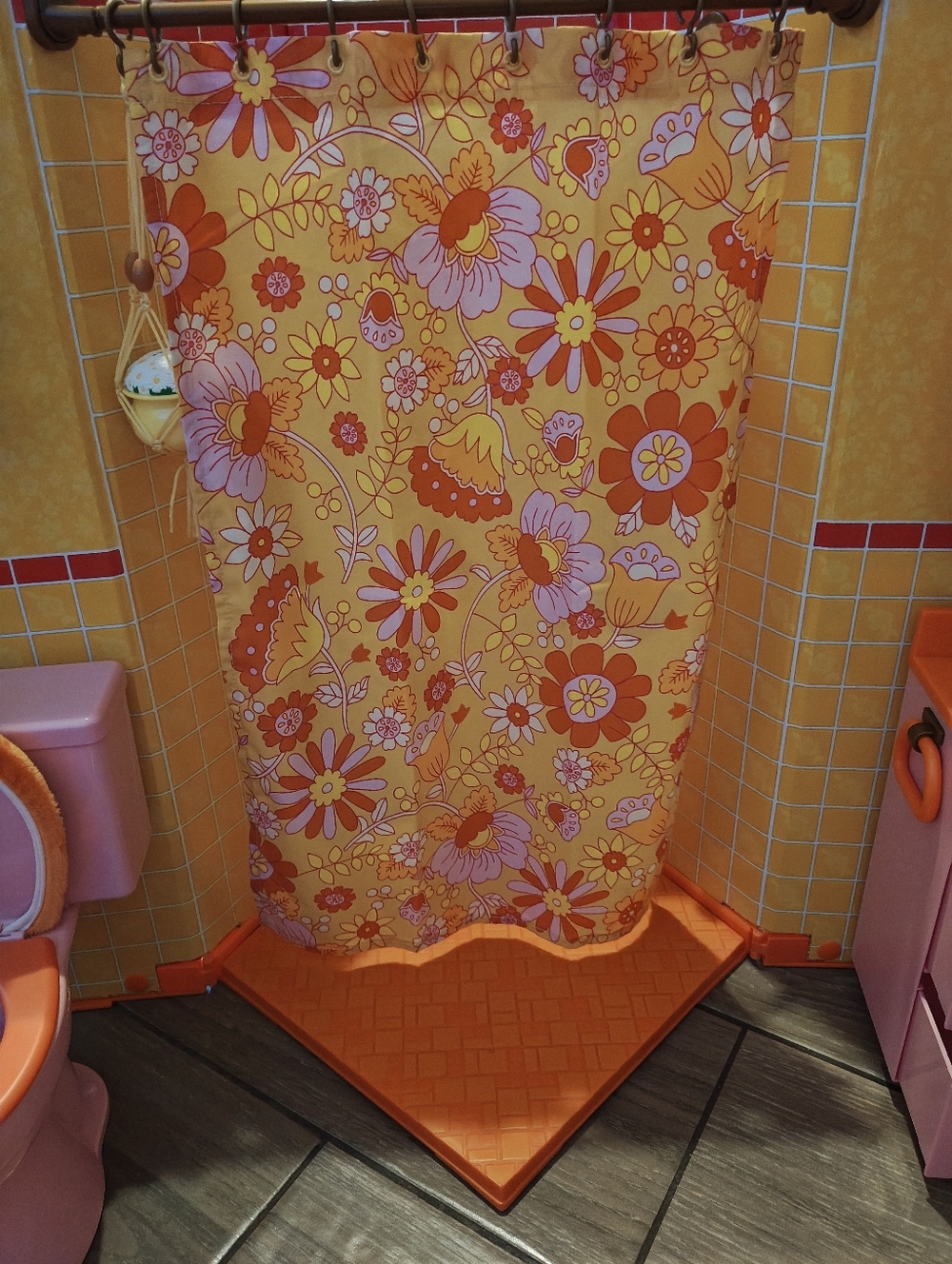 The American Girl Doll Groovy Bathroom Set With All Accessories - Picture 12 of 13